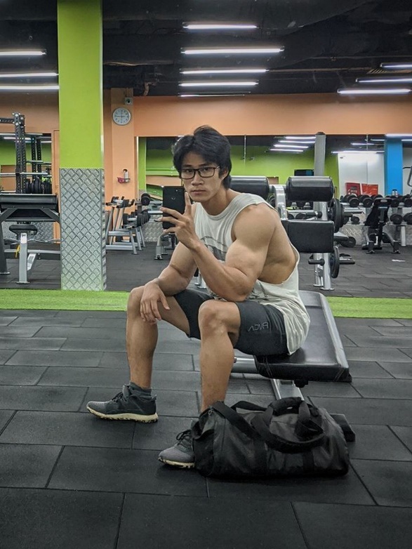 Tăng gần 20kg một năm, 9X gầy gò hóa chàng trai 6 múi đầy ngoạn mục - 5