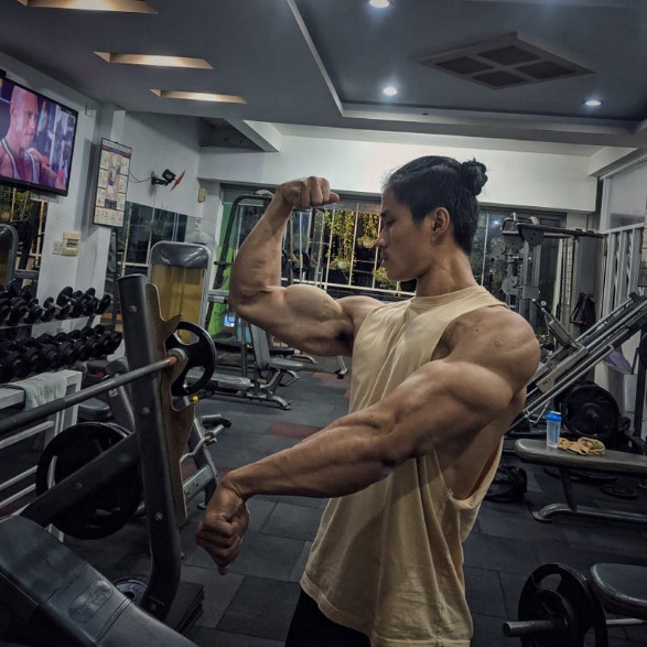 Tăng gần 20kg một năm, 9X gầy gò hóa chàng trai 6 múi đầy ngoạn mục - 6