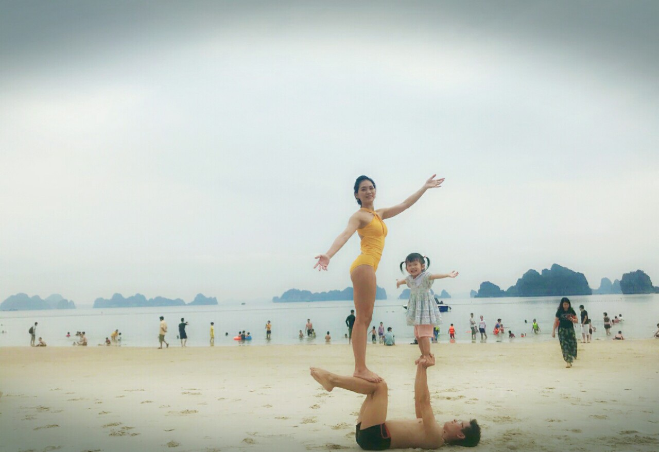 Cặp đôi Yoga Hải Phòng trình diễn điệu nghệ trên con đường hoa phượng vĩ - 8