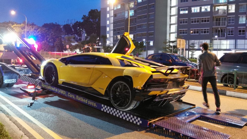 Cú va chạm triệu USD của hai chiếc Lamborghini Aventador S - 6