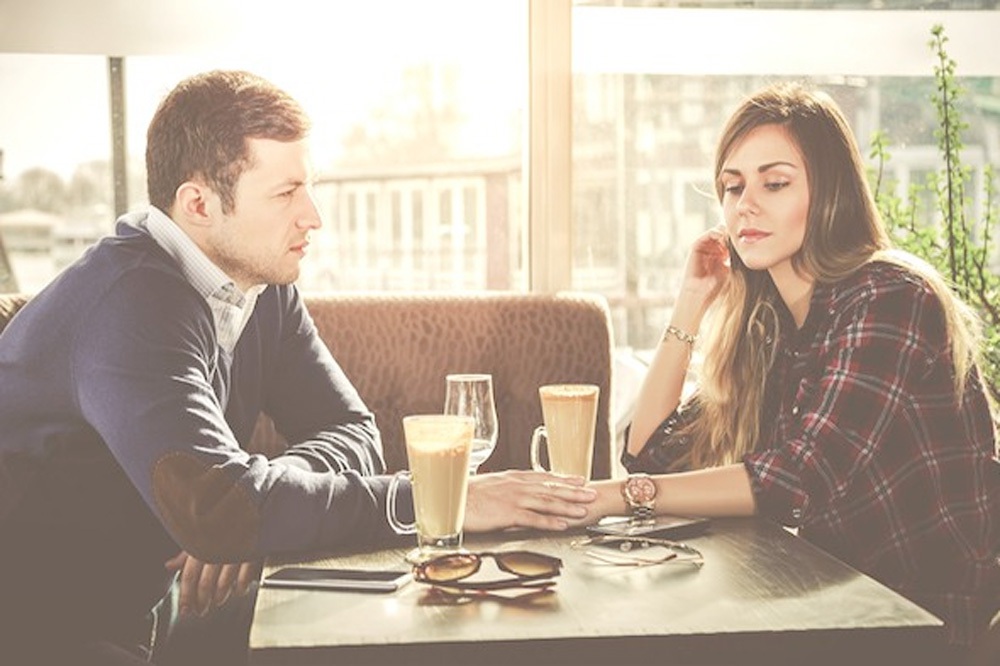 Những dấu hiệu cho thấy bạn đang yêu sai người - 1