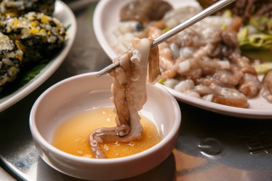 Những món ăn siêu kinh dị, có món ăn vào... dễ tử vong ở Hàn Quốc - 2