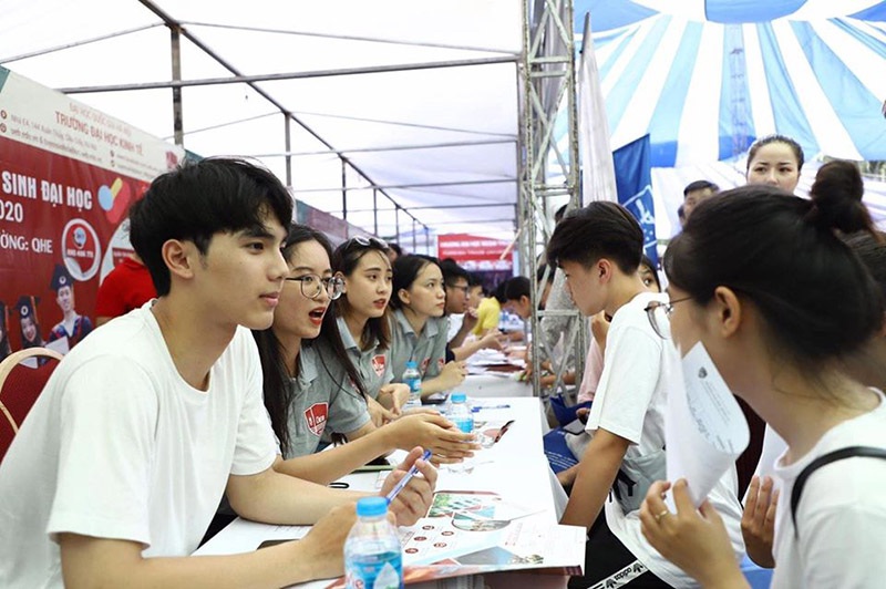 “Nam thần trường Kinh tế tiết lộ tài nấu nướng và mê thể thao - 1