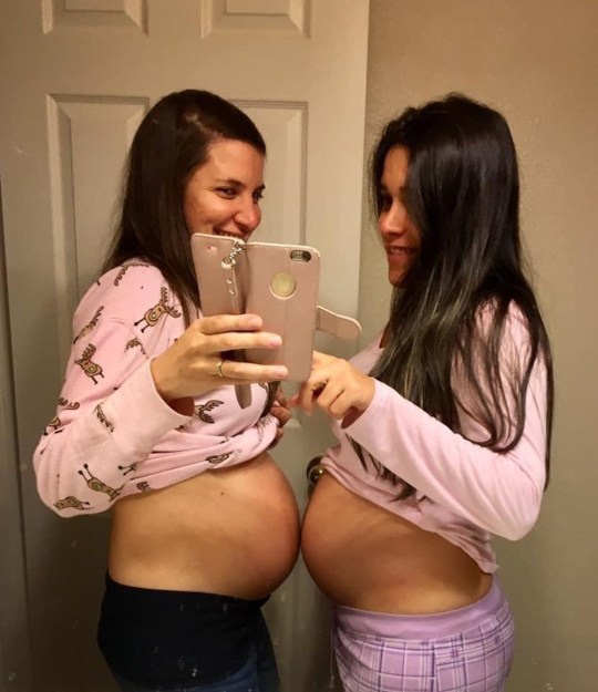 Cặp đồng tính nữ cùng mang thai, sinh con cách nhau 3 ngày - 1