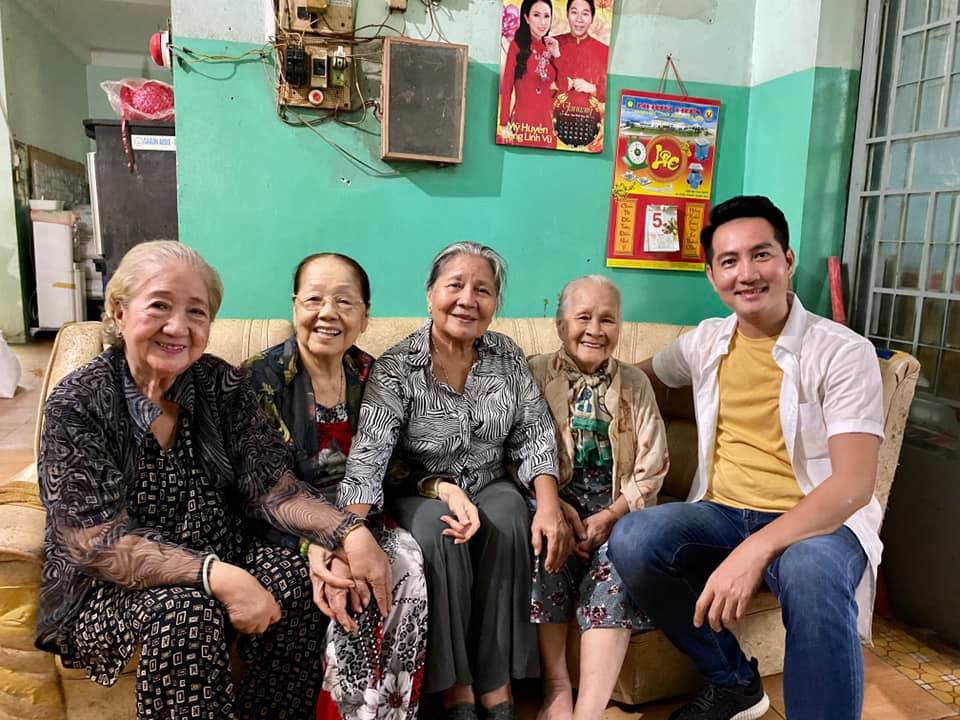 Qua tuổi tứ tuần, nhiều nam nghệ sĩ vẫn sống độc thân - 6