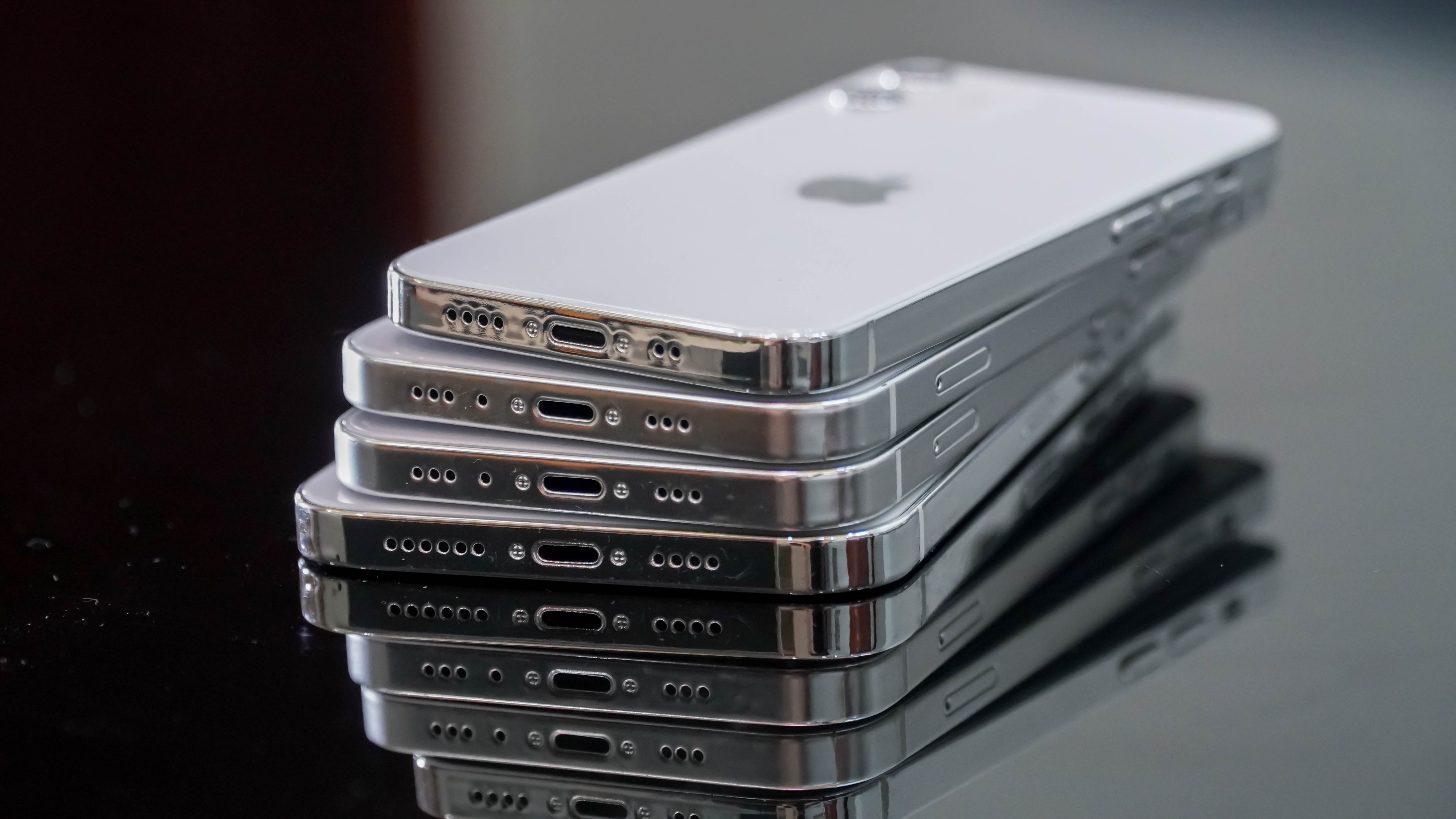 Xuất hiện mô hình 4 chiếc iPhone 12 tại Việt Nam - 3