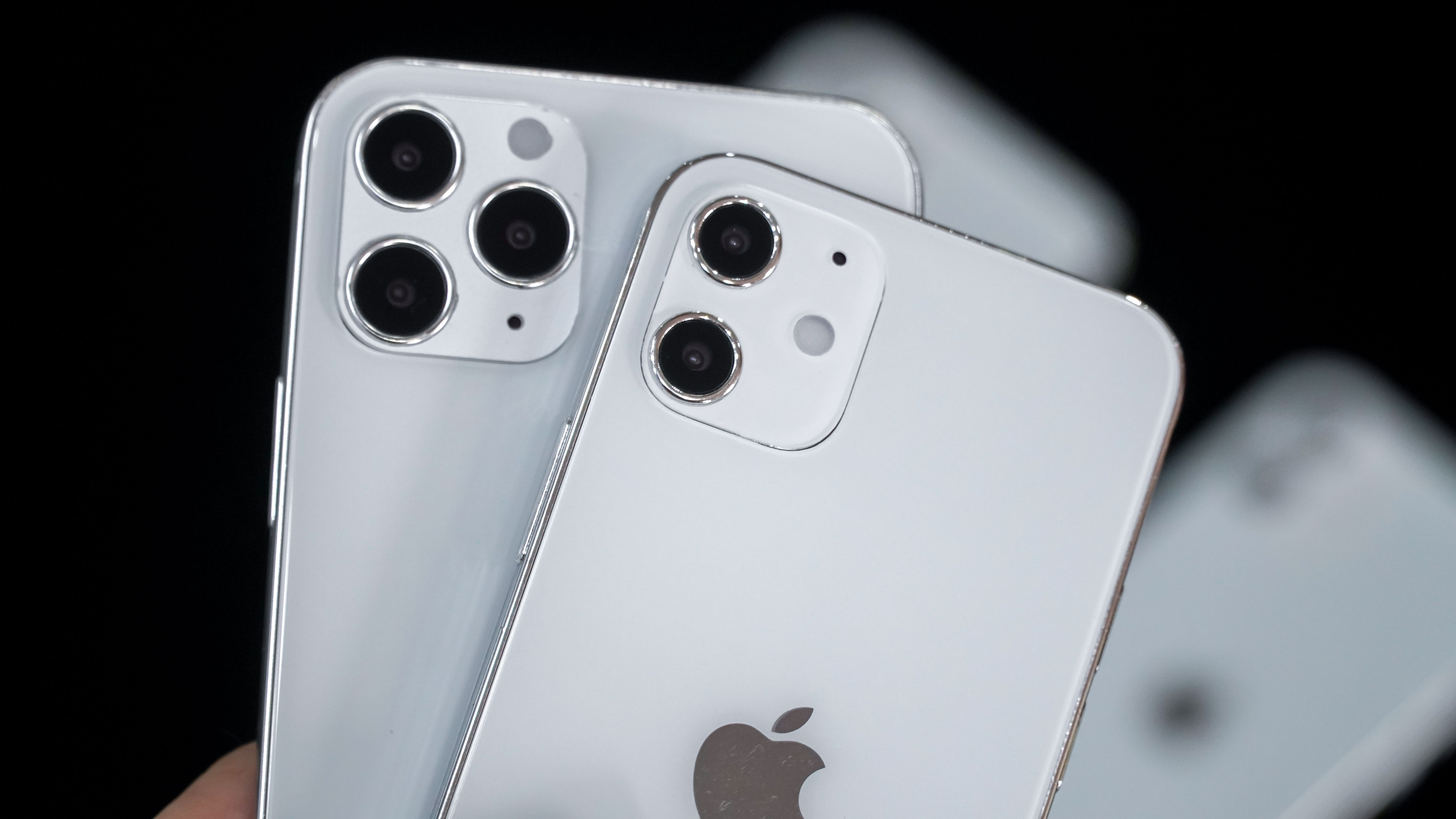 Xuất hiện mô hình 4 chiếc iPhone 12 tại Việt Nam - 7