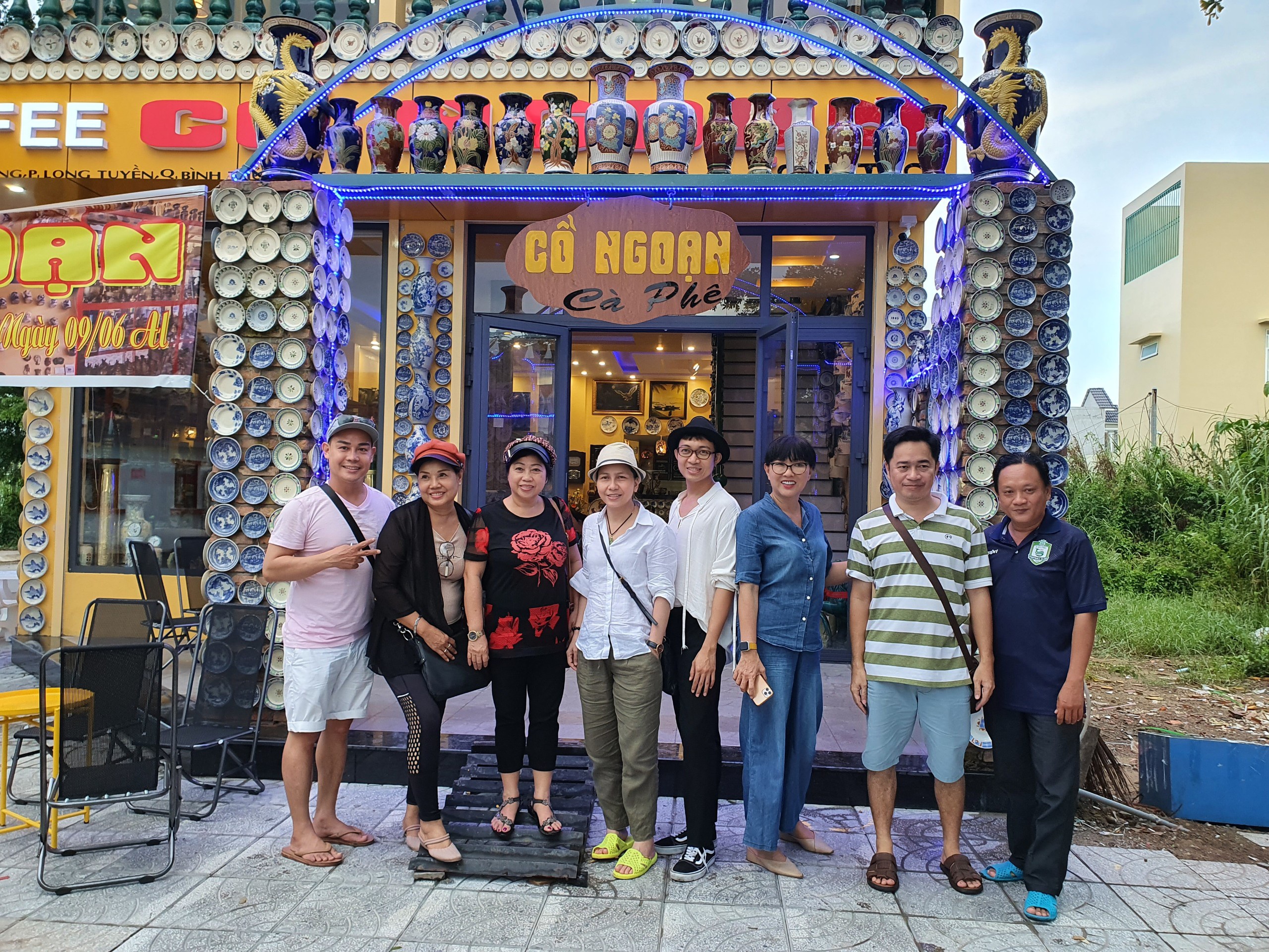 Độc đáo căn nhà được phủ kín hàng nghìn món đồ xưa, cổ - 17