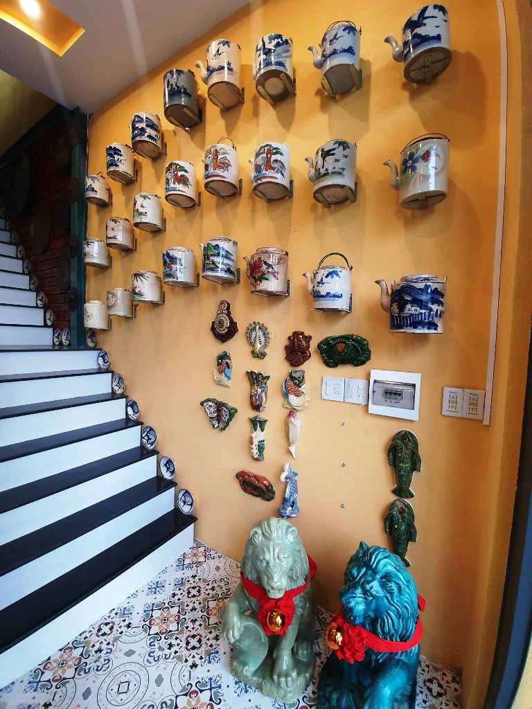 Độc đáo căn nhà được phủ kín hàng nghìn món đồ xưa, cổ - 7