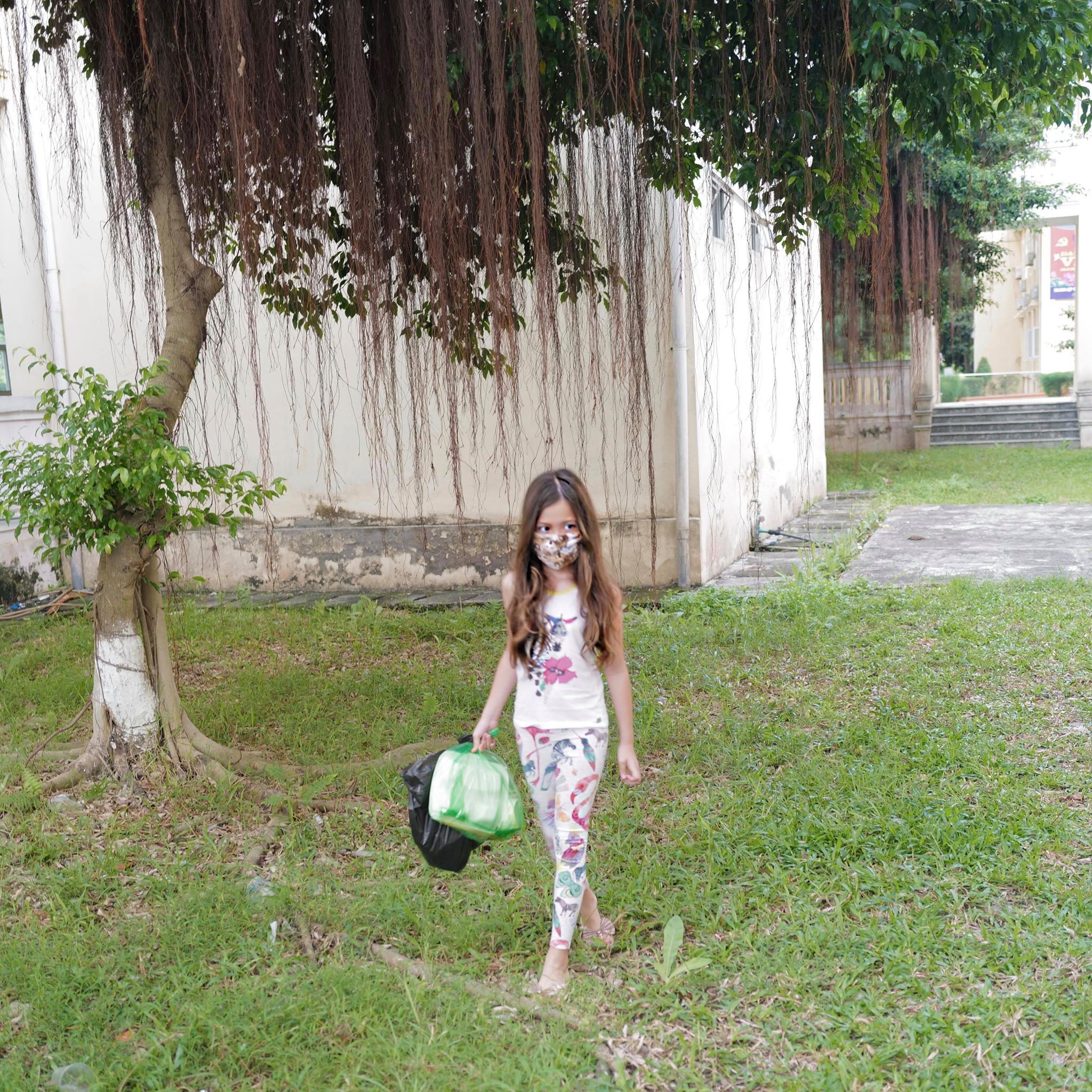 Hồng Nhung: “Cách ly quốc dân cho gia đình Bống sống một thế giới khác hẳn” - 7