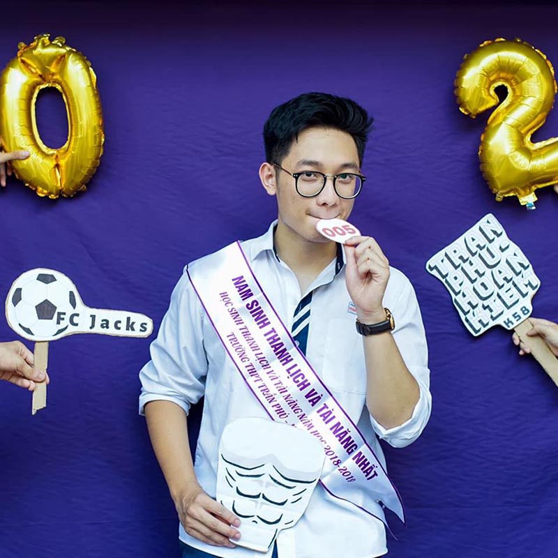 Nam sinh điển trai thu hút sự chú ý trong kỳ thi tốt nghiệp THPT - 3