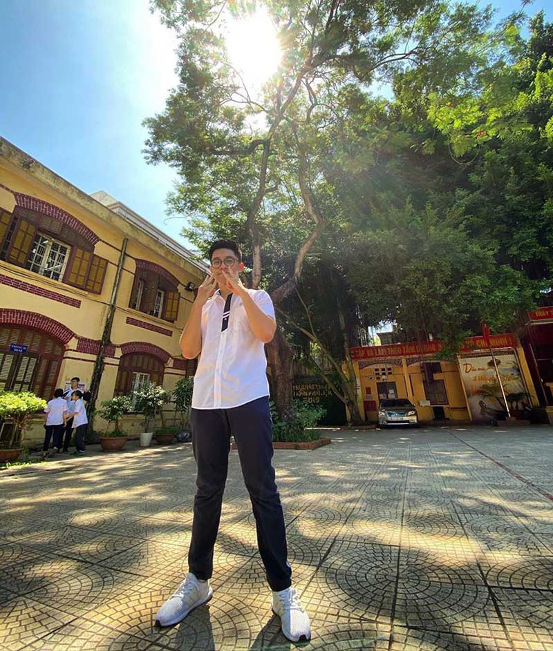 Nam sinh điển trai thu hút sự chú ý trong kỳ thi tốt nghiệp THPT - 4