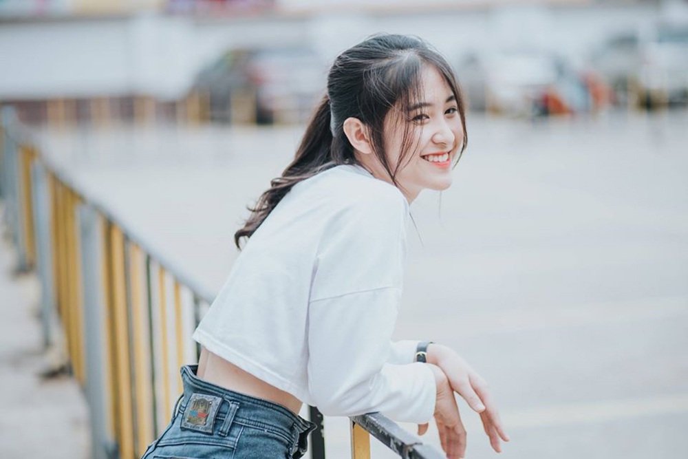 Nữ sinh phố núi sở hữu nhan sắc “thanh xuân vườn trường” - 1