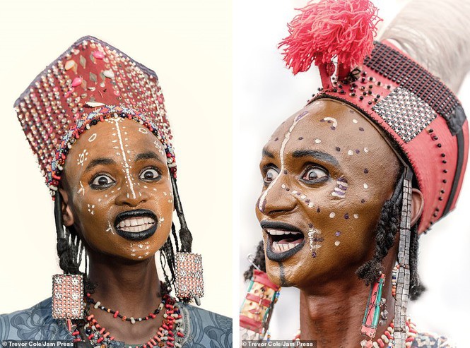 Đến nơi nam giới phải đọ sắc để được phái nữ chọn làm bạn tình - 12