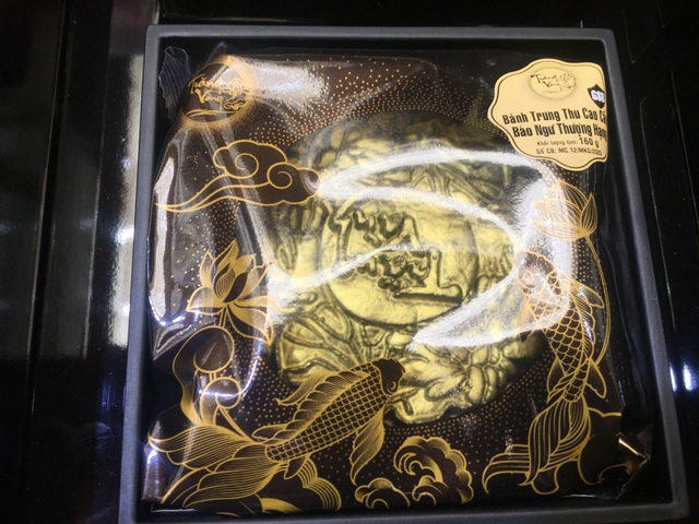 Bánh trung thu dát vàng 5 triệu đồng/hộp, hàng Trung Quốc 50.000 đồng/kg - 2