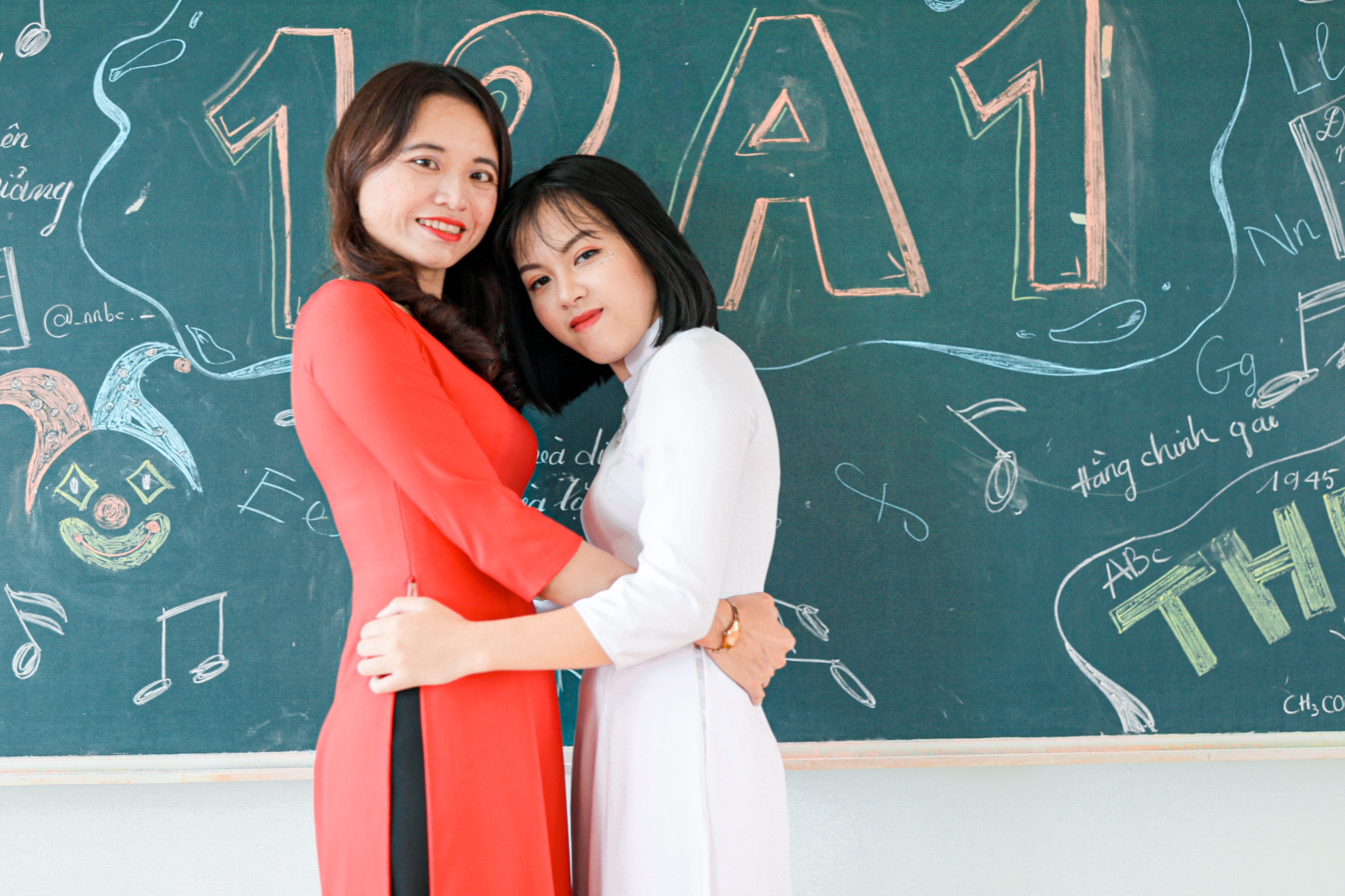 Ước mơ thành bác sỹ quân y của nữ sinh mồ côi mẹ giành 2 điểm 10 Hóa, Sinh - 2