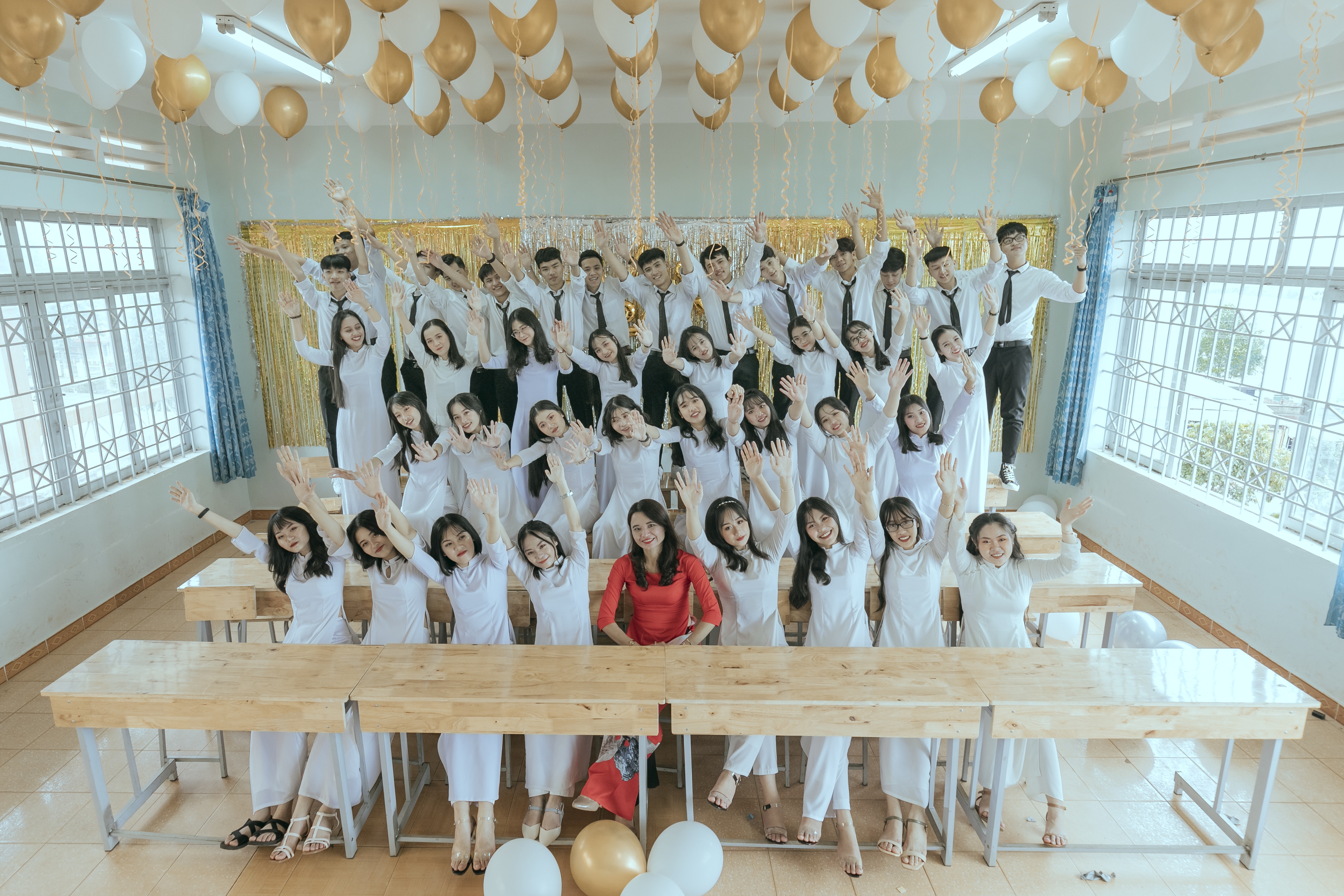 Ước mơ thành bác sỹ quân y của nữ sinh mồ côi mẹ giành 2 điểm 10 Hóa, Sinh - 3