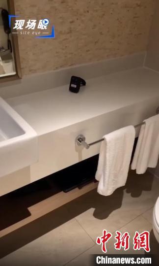 Cặp đôi phẫn nộ vì bị quay lén cảnh nhạy cảm trong khách sạn 5 sao - 1