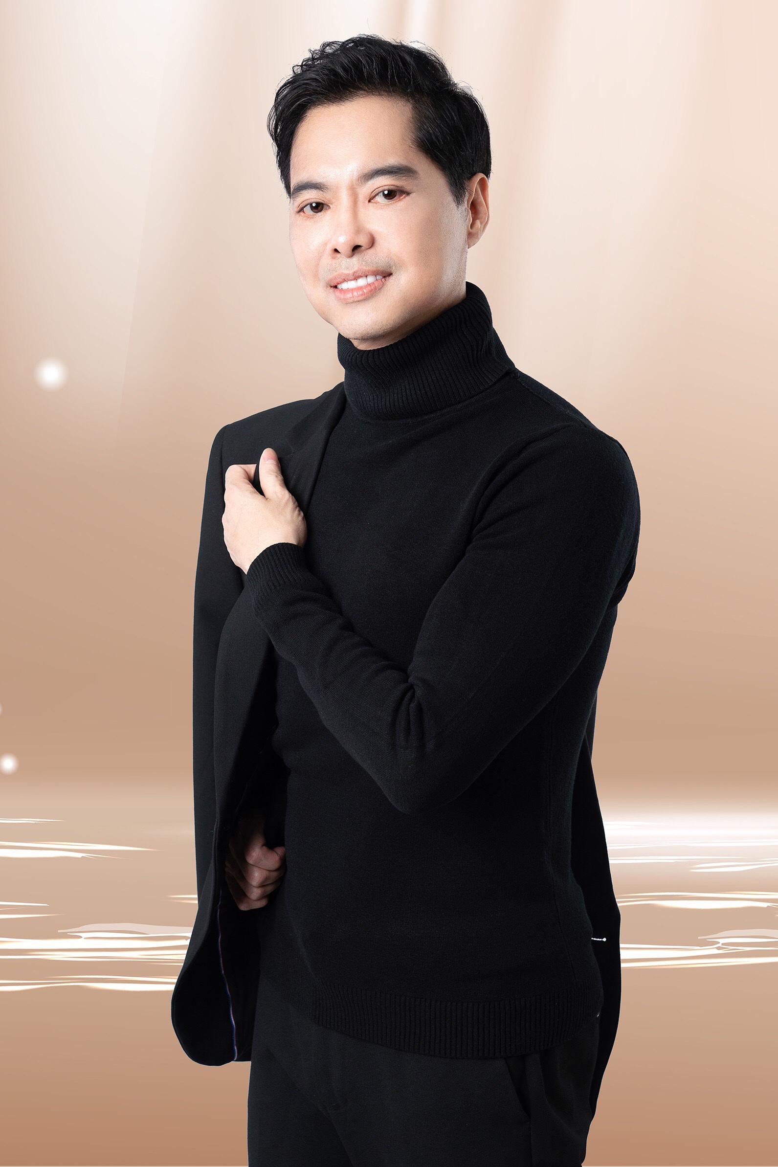 Bị ngã cầu thang, Ngọc Sơn vẫn gây “bão” với clip đàn hát hút 6 triệu người - 5