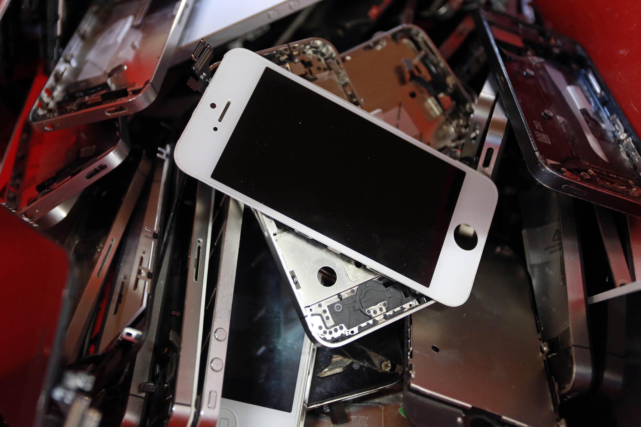 Apple bị đối tác tuồn hơn 100.000 iPhone, iPad ra ngoài bán kiếm lời - 1