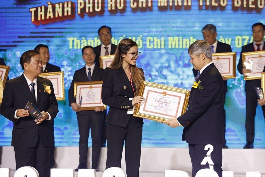 Rich kid Tiên Nguyễn nhận danh hiệu doanh nhân TP.HCM tiêu biểu ở tuổi 24 - 3