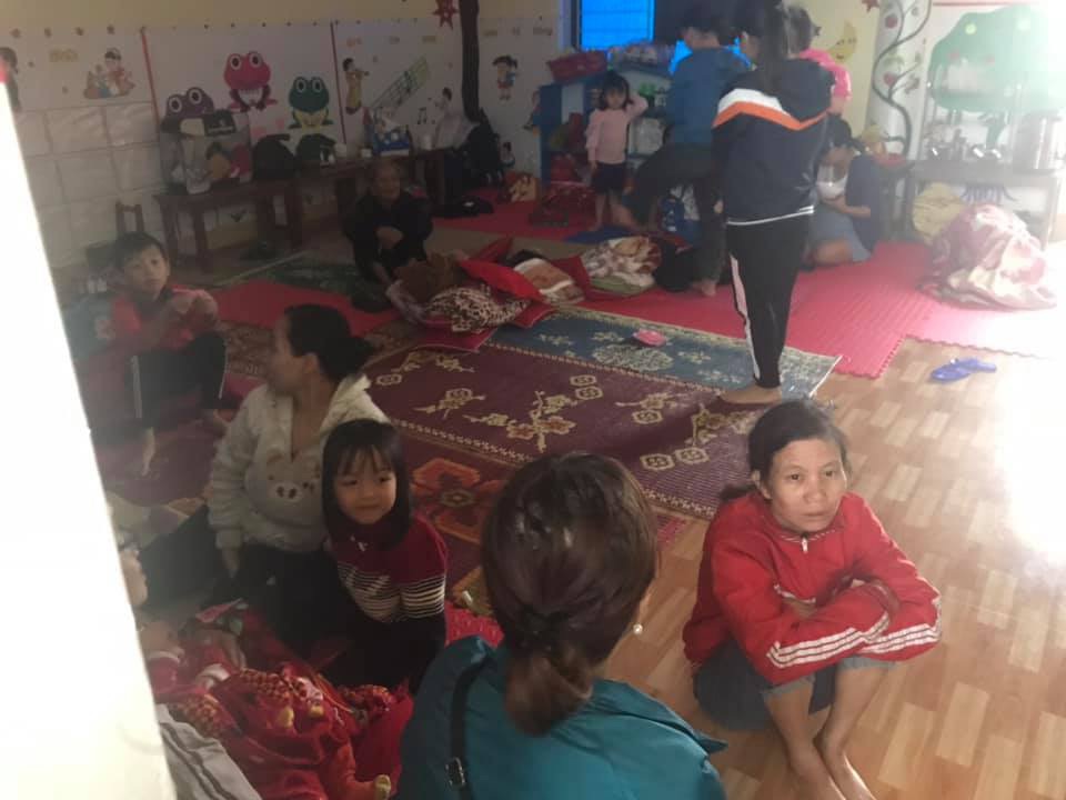 Cô giáo lên mạng kêu cứu và bữa cơm cháy đen ở trường mầm non vùng lũ - 2