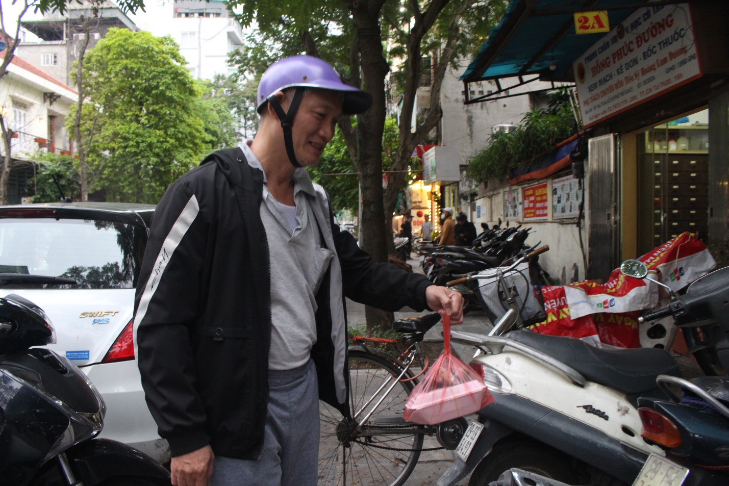 Quán thịt quay không biển hiệu, khách xếp hàng mua từ lúc chưa mở bán - 11