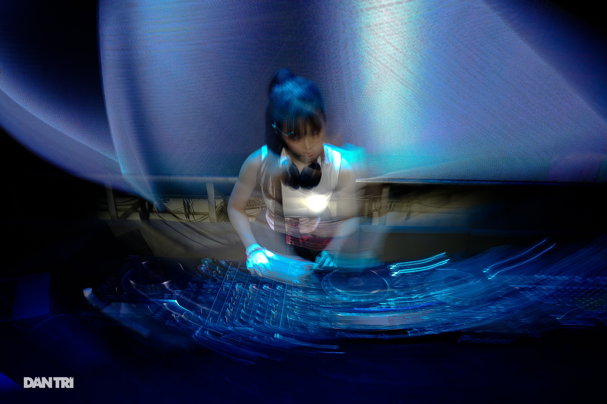 Thuật ngữ “xuyên âm” trên tai nghe&nbsp;không dây&nbsp;là gì? - 2