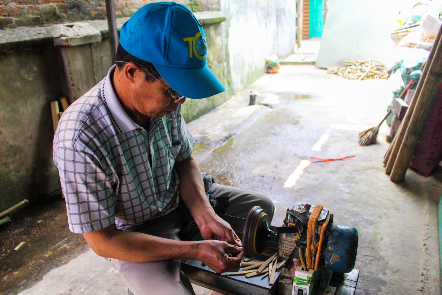 Ngôi làng sản sinh ra hàng triệu con chuồn tre độc nhất ở Hà Nội - 2
