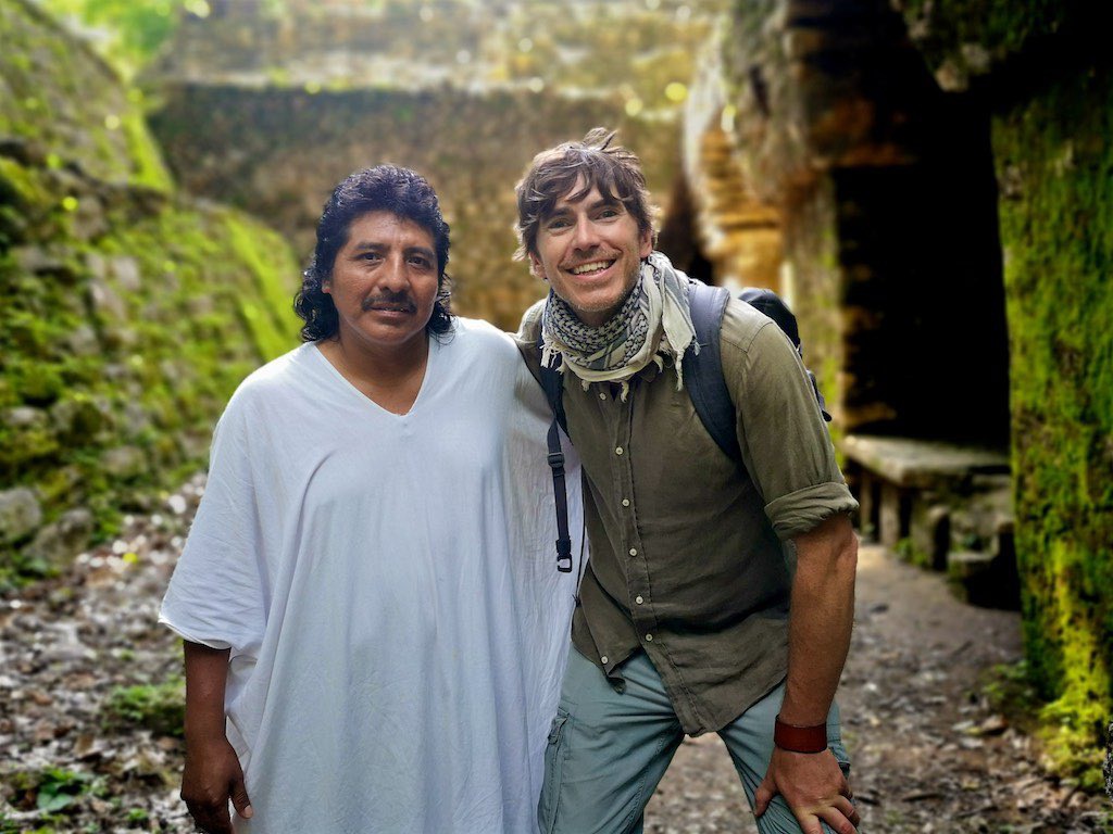 Kỳ lạ bộ tộc trong rừng sâu - nơi một người đàn ông có thể lấy tới 4 vợ - 2