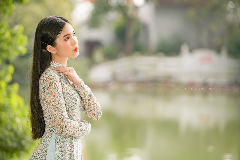 Thiếu nữ miền Tây diện áo dài thướt tha dạo bước giữa lòng Hà Nội - 2