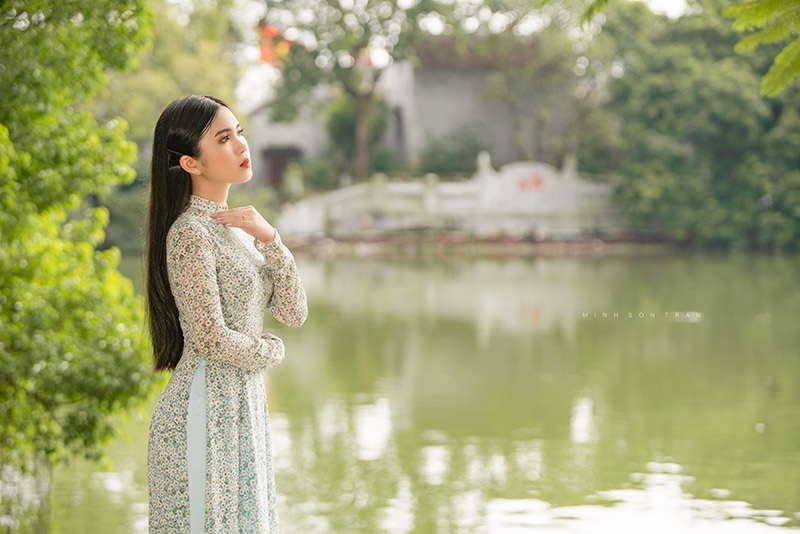 Thiếu nữ miền Tây diện áo dài thướt tha dạo bước giữa lòng Hà Nội - 3