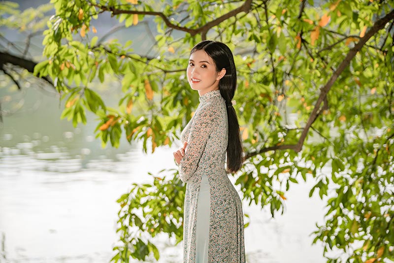 Thiếu nữ miền Tây diện áo dài thướt tha dạo bước giữa lòng Hà Nội - 4