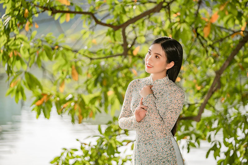 Thiếu nữ miền Tây diện áo dài thướt tha dạo bước giữa lòng Hà Nội - 5