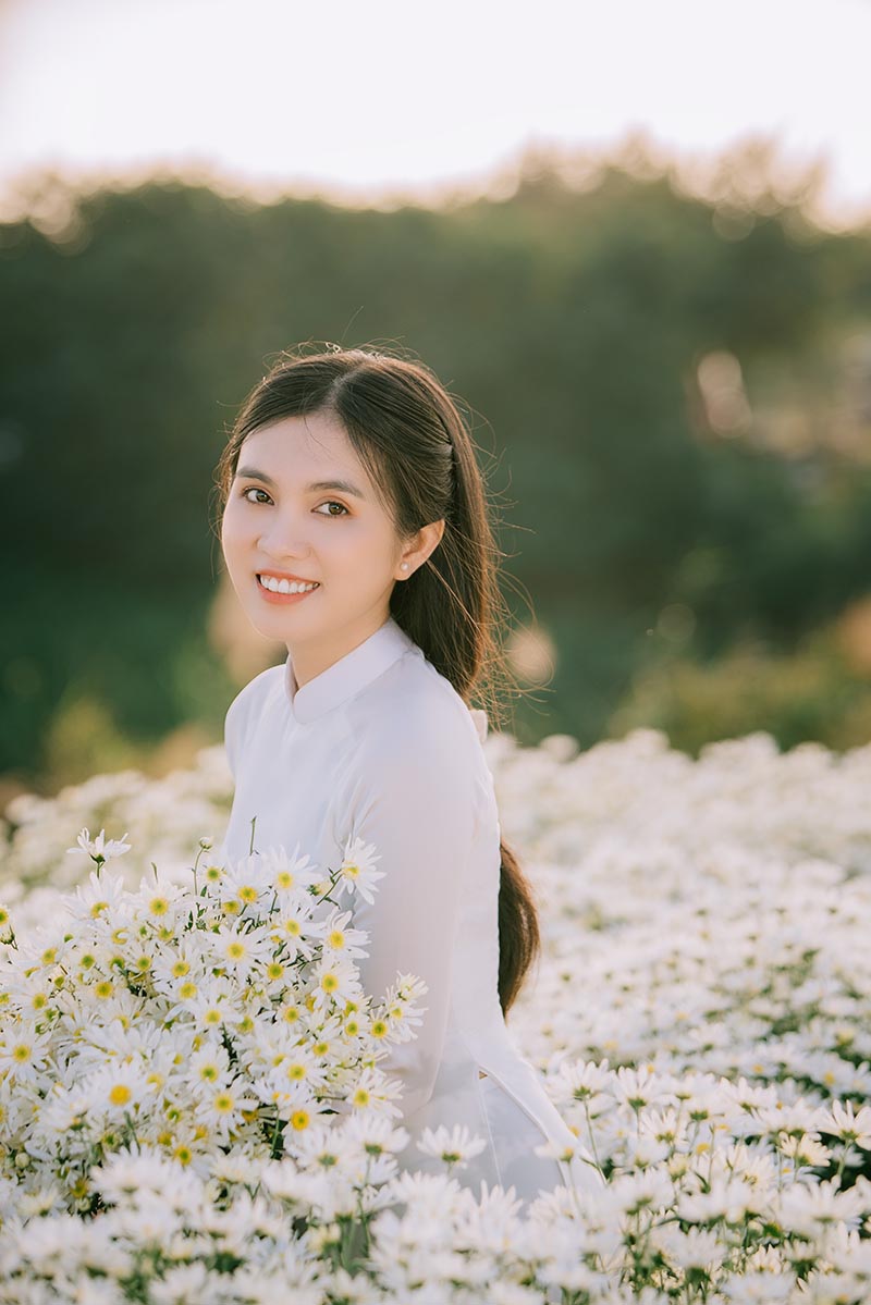 Thiếu nữ miền Tây diện áo dài thướt tha dạo bước giữa lòng Hà Nội - 9