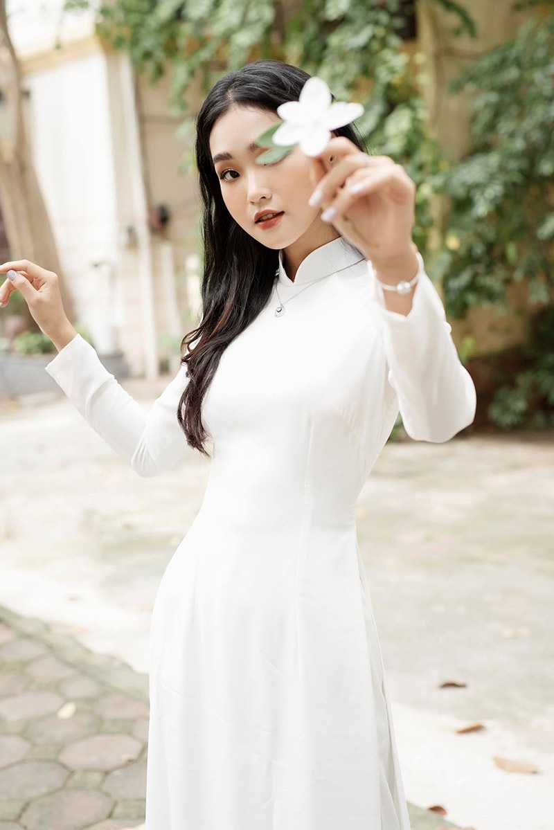 Nàng thơ xứ Thanh đẹp dịu dàng trong bộ ảnh chia tay giảng đường - 1