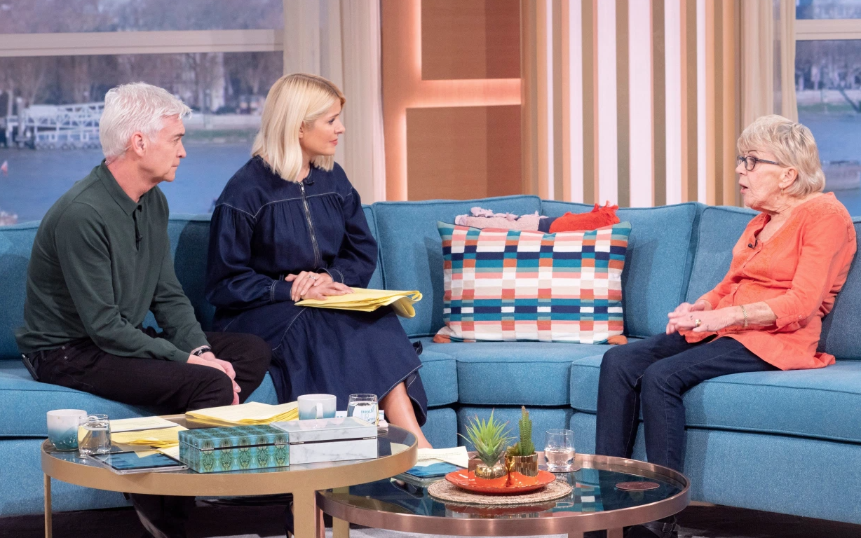 Chàng 36 tuổi cưới nàng 81: Sẽ yêu nữ hoàng của tôi đến hết đời - 2