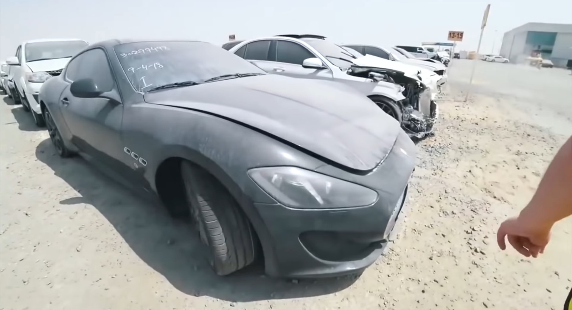 Vì sao ở Dubai có nhiều xe sang và siêu xe bị vứt bỏ như rác? - 1