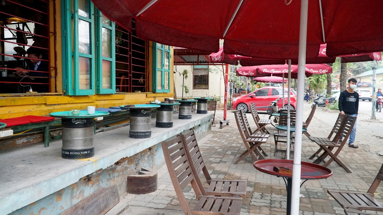 Không một bóng khách, nhà hàng, quán nhậu ở Hà Nội đồng loạt đóng cửa - 13