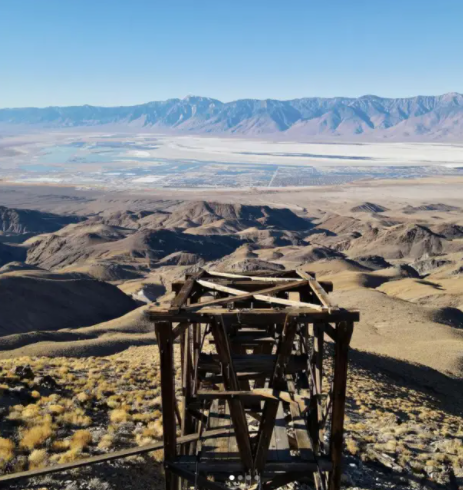 Dùng tiền tiết kiệm cả đời mua thị trấn ma - 3