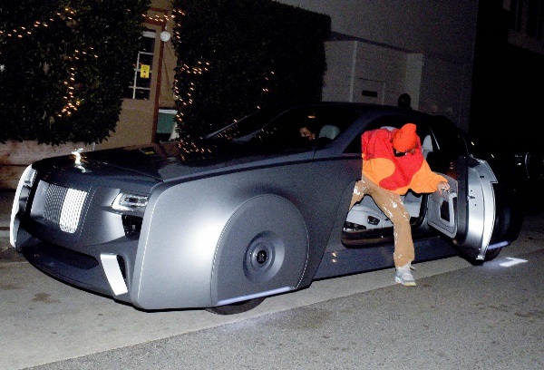 Ca sĩ Justin Bieber ra phố với chiếc Rolls-Royce cực dị - 1