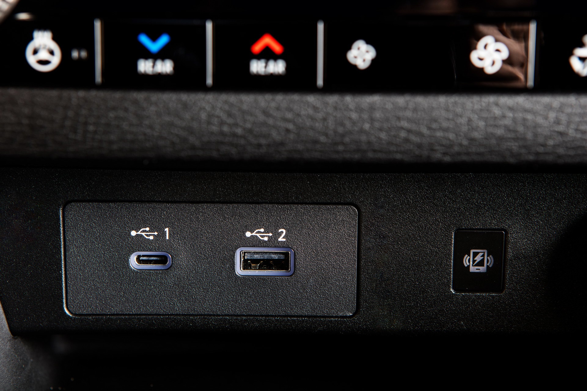 Mitsubishi Outlander 2022 ghi điểm về thiết kế, bị trừ điểm động cơ - 43