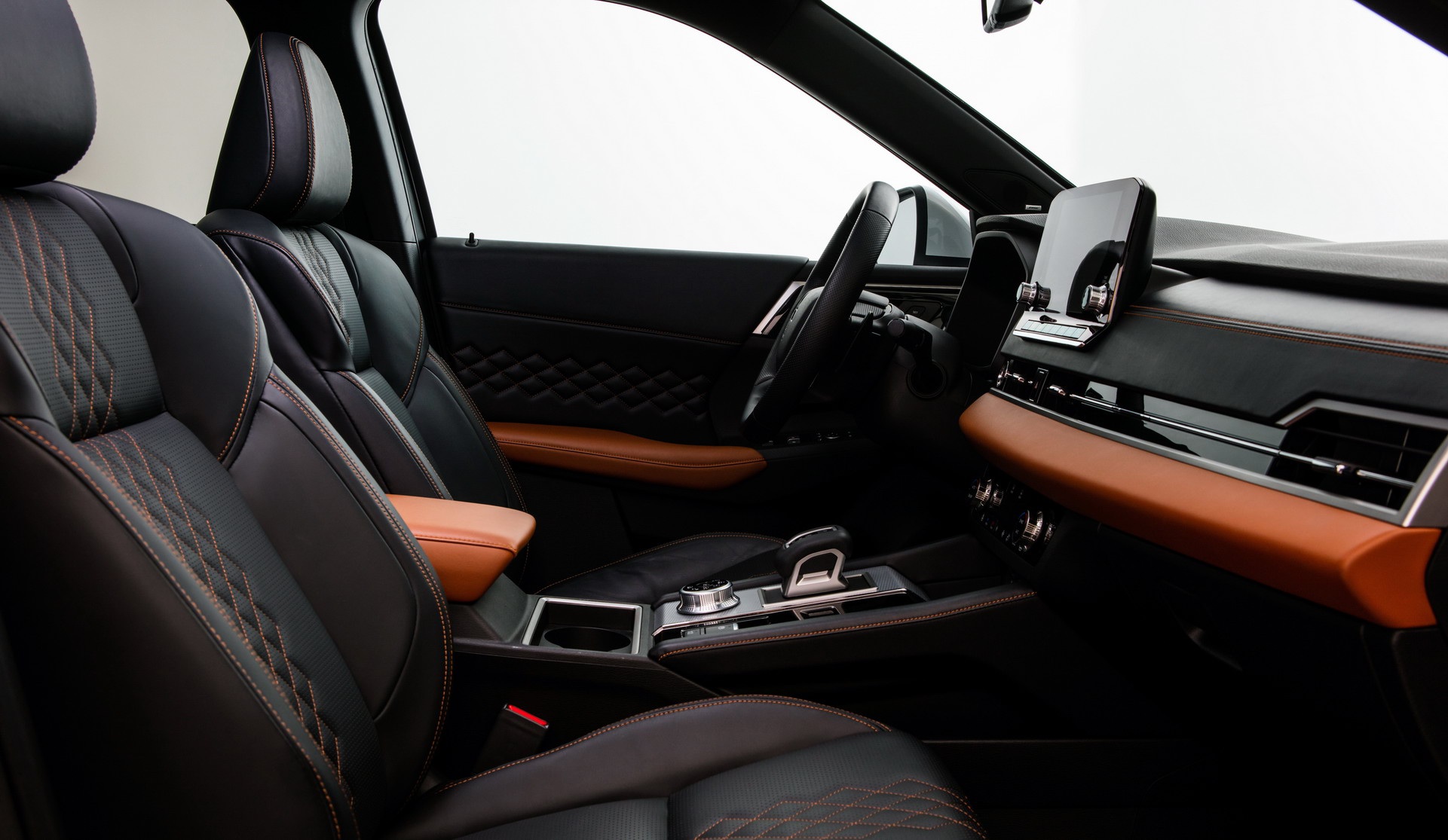 Mitsubishi Outlander 2022 ghi điểm về thiết kế, bị trừ điểm động cơ - 38