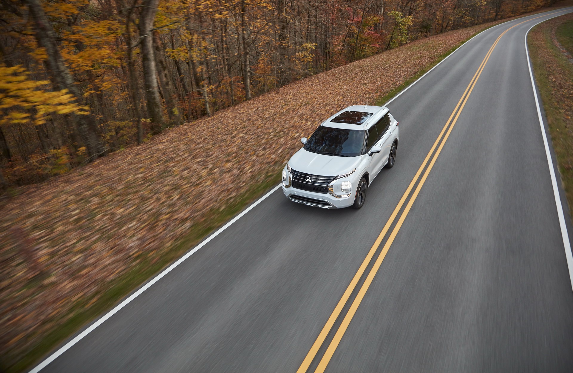 Mitsubishi Outlander 2022 ghi điểm về thiết kế, bị trừ điểm động cơ - 9