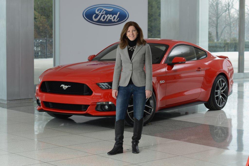 Những cực phẩm của phụ nữ trong thế giới xe hơi - 12