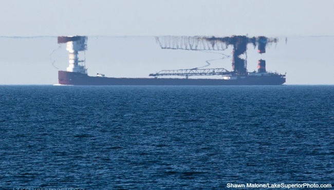 Bức ảnh con tàu bay khiến dân mạng tranh cãi, có phải tác phẩm Photoshop? - 2