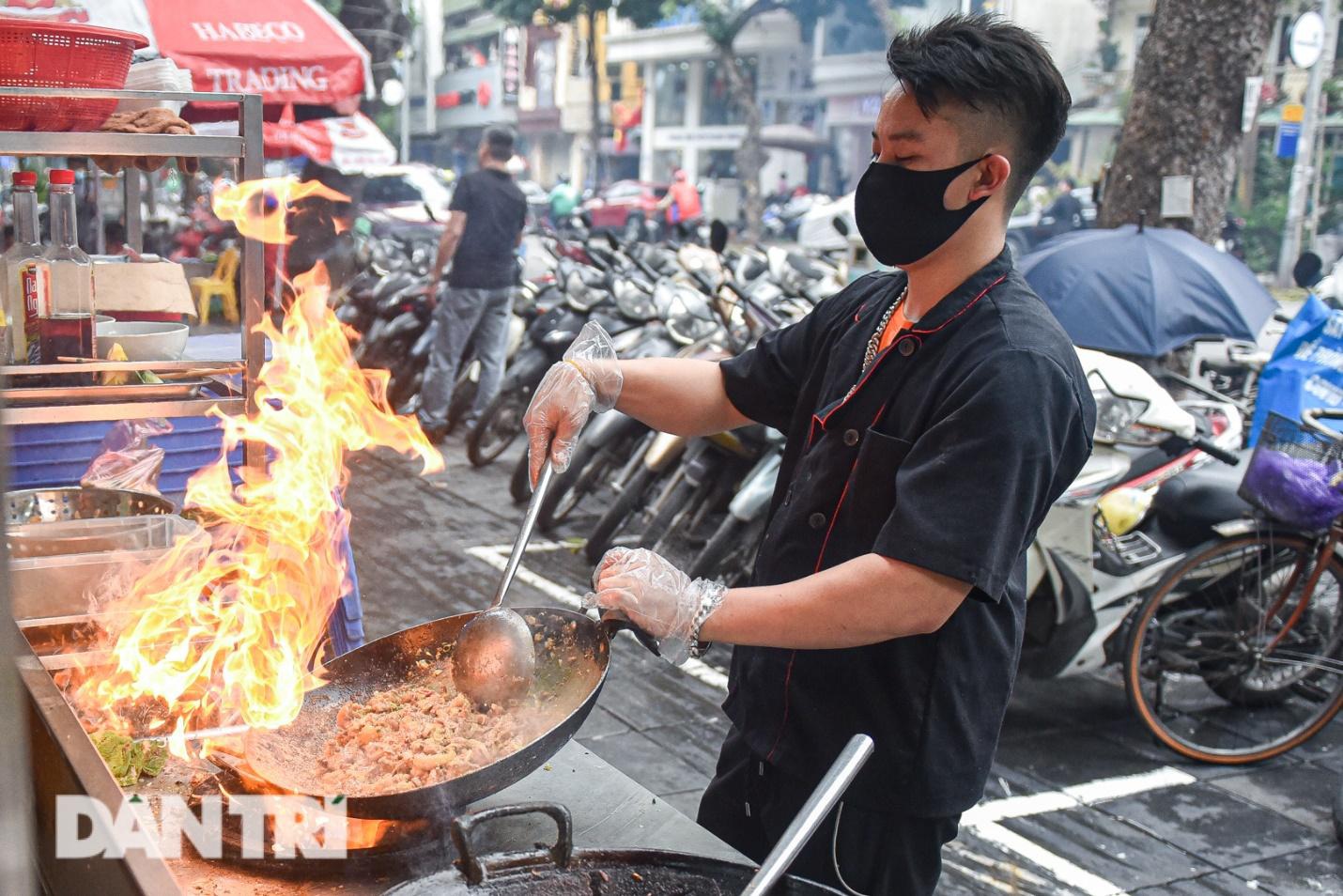 Quán ngan gié lâu đời ở Hà Nội, bà chủ U60