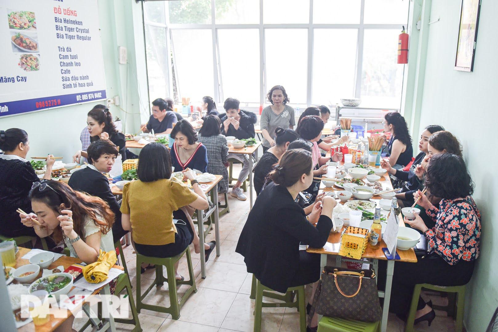 Quán ngan gié lâu đời ở Hà Nội, bà chủ U60