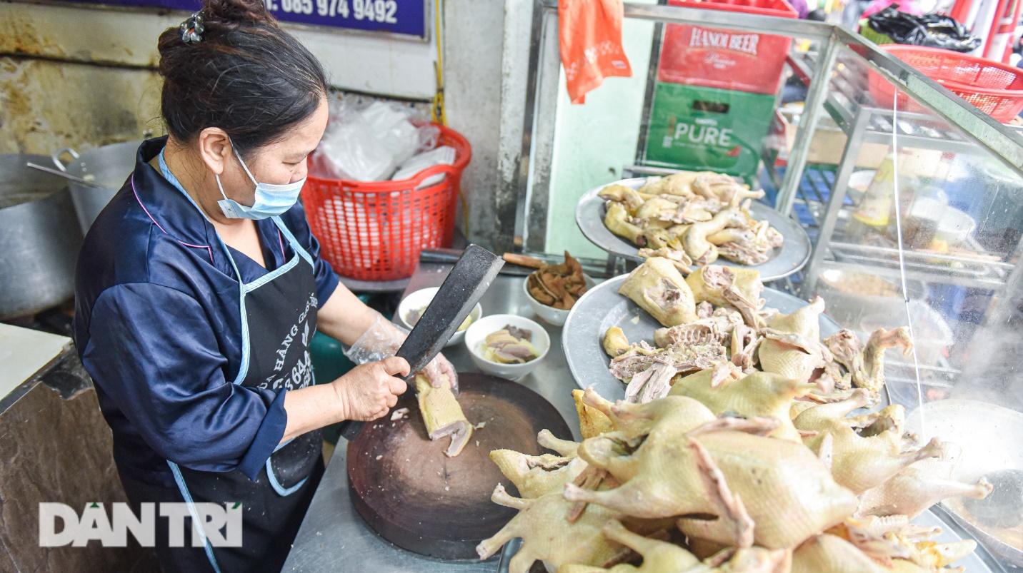 Quán ngan gié lâu đời ở Hà Nội, bà chủ U60