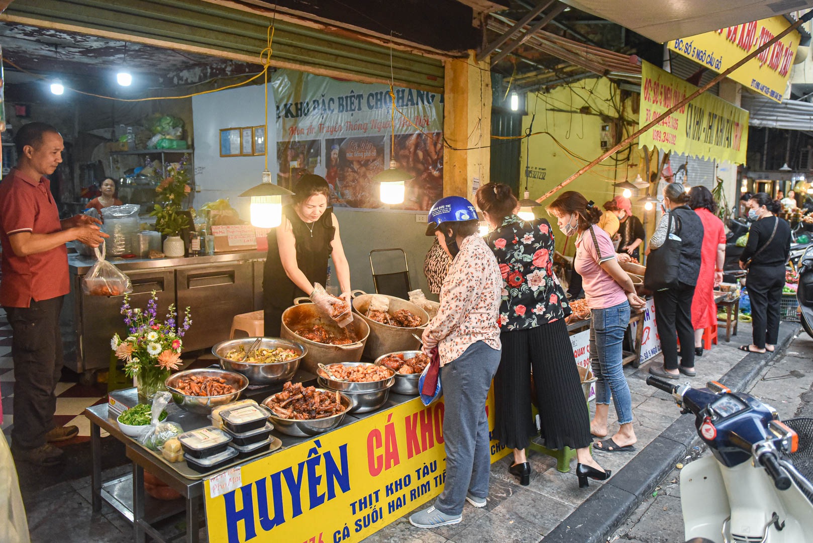 Khu chợ nhà giàu ở Hà Nội, ngày bán hàng trăm cân cá kho - 3